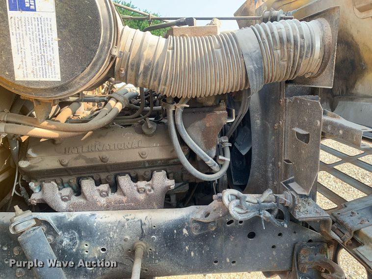 image for item LH9652 1986 International S1700  truck cab and chassis