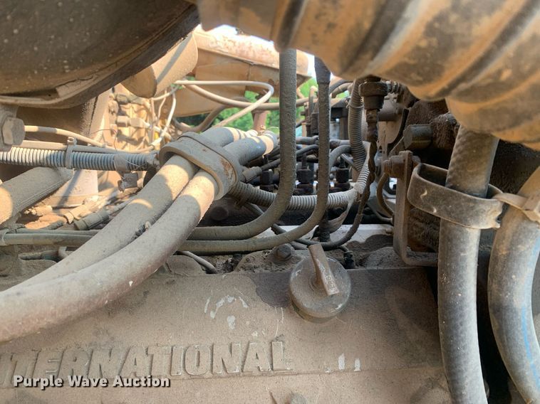 image for item LH9652 1986 International S1700  truck cab and chassis