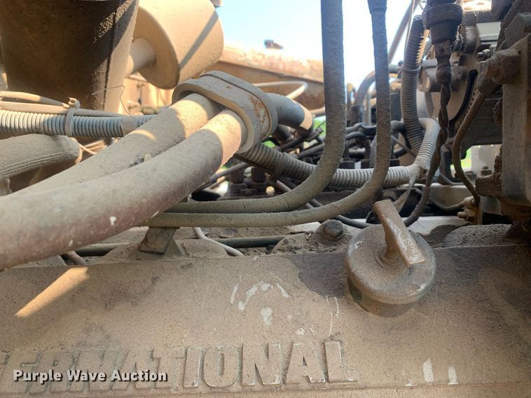 image for item LH9652 1986 International S1700  truck cab and chassis