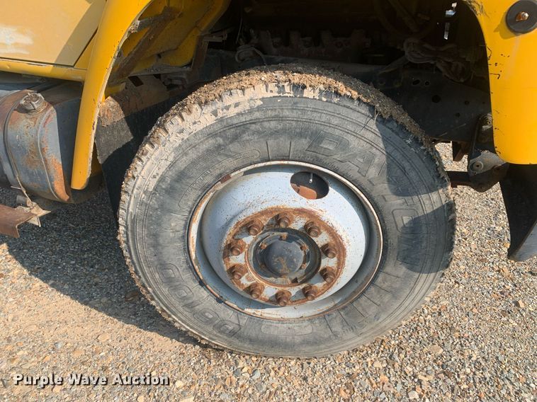 image for item LH9652 1986 International S1700  truck cab and chassis