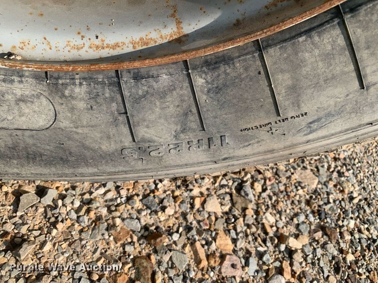 image for item LH9652 1986 International S1700  truck cab and chassis