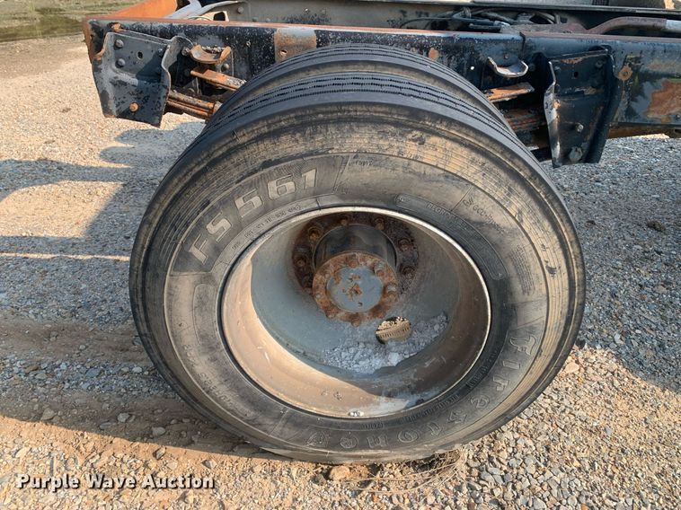 image for item LH9652 1986 International S1700  truck cab and chassis