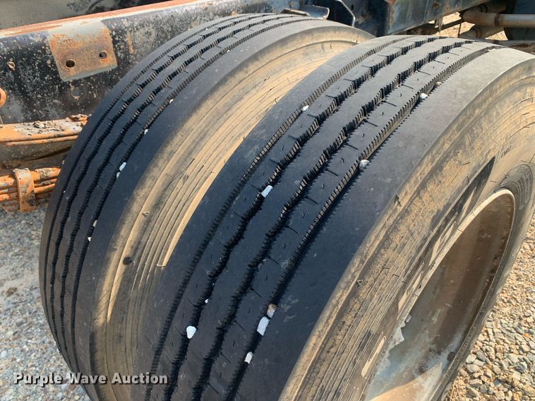 image for item LH9652 1986 International S1700  truck cab and chassis