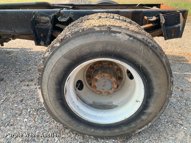 image for item LH9652 1986 International S1700  truck cab and chassis