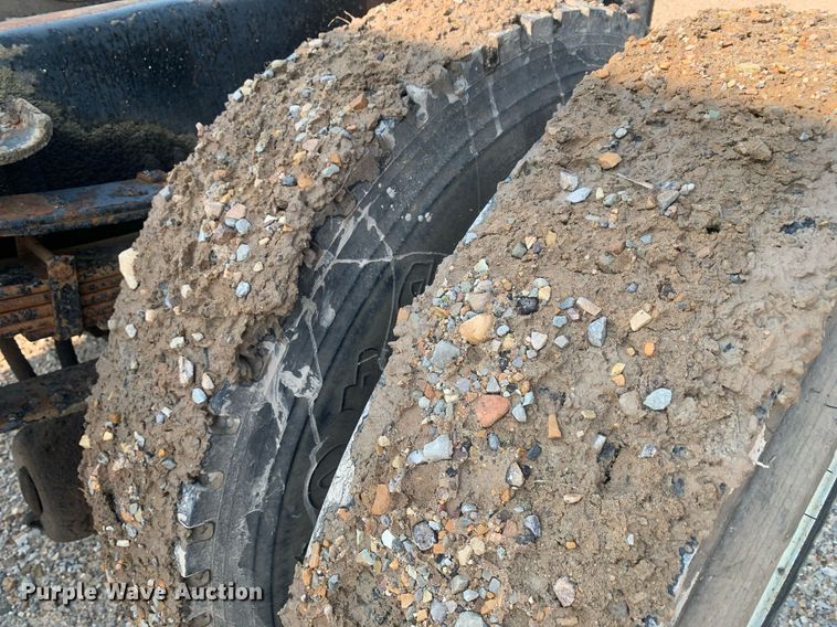 image for item LH9652 1986 International S1700  truck cab and chassis