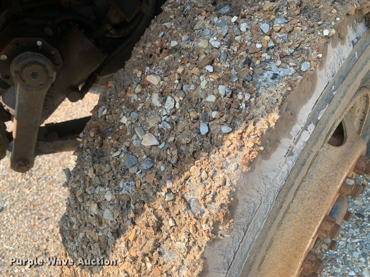 image for item LH9652 1986 International S1700  truck cab and chassis