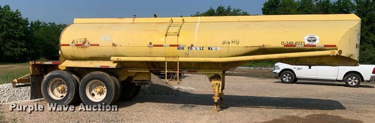 image for item LH9653 1955 Heil  tank trailer