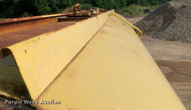 image for item LH9653 1955 Heil  tank trailer