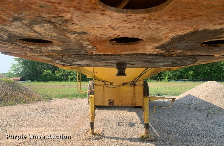 image for item LH9653 1955 Heil  tank trailer