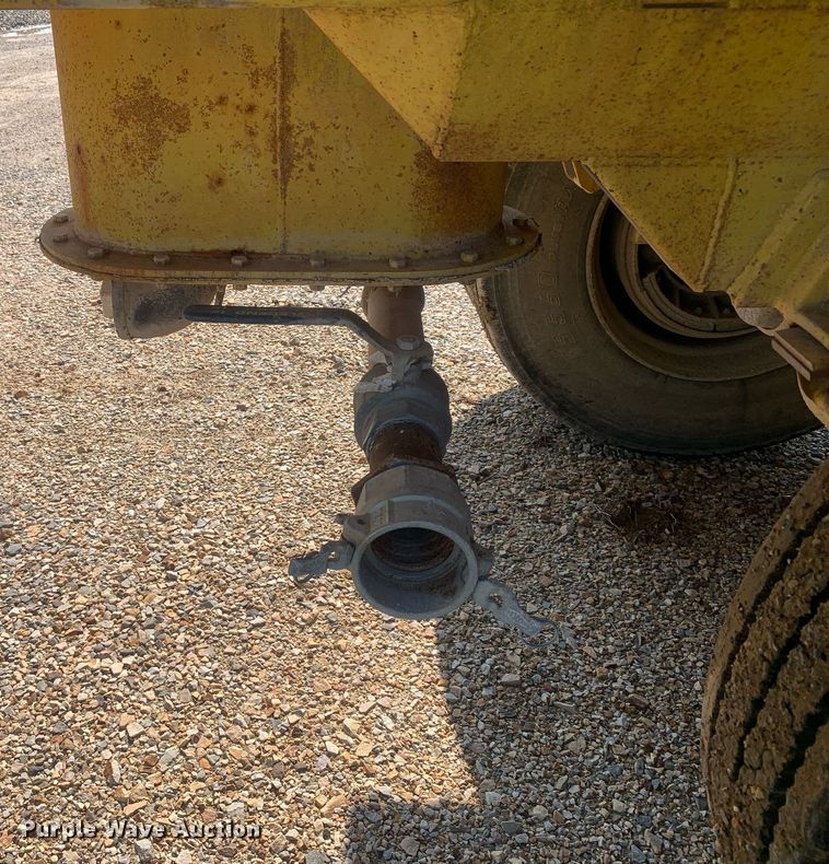 image for item LH9653 1955 Heil  tank trailer