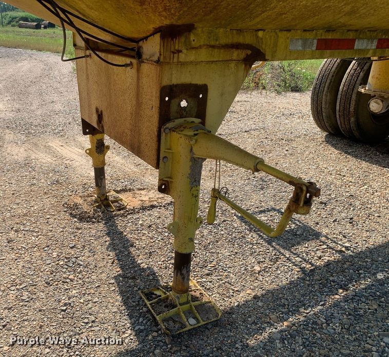 image for item LH9653 1955 Heil  tank trailer