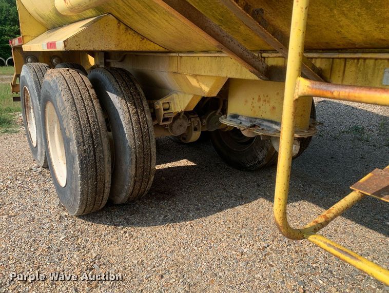 image for item LH9653 1955 Heil  tank trailer