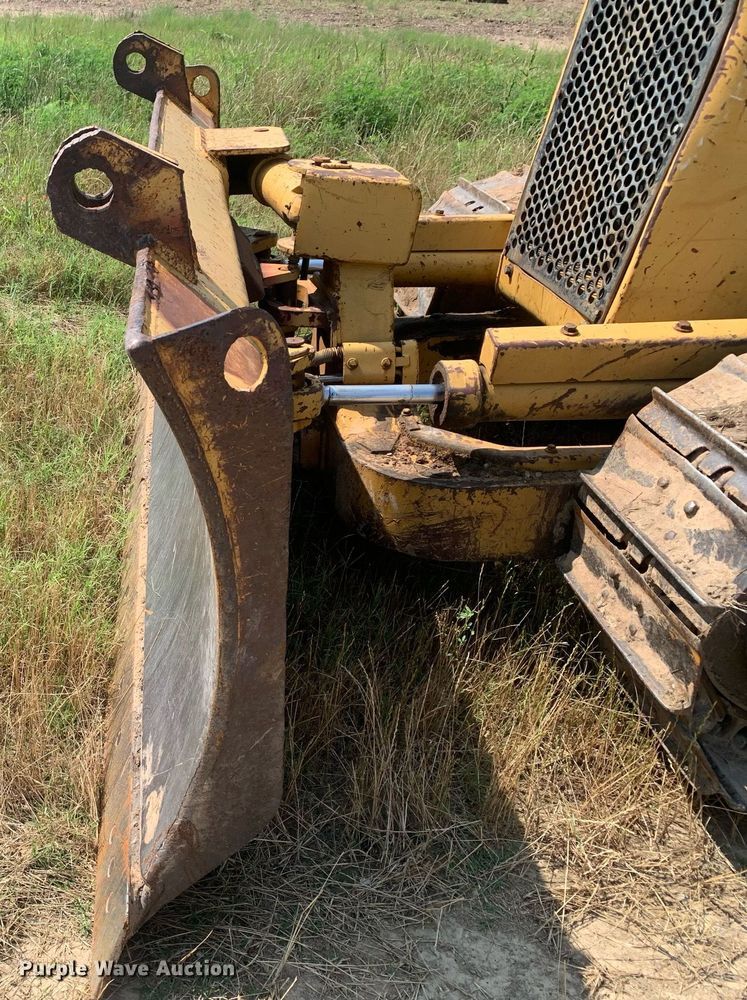 image for item LH9659 1994 Caterpillar D4C XL  dozer