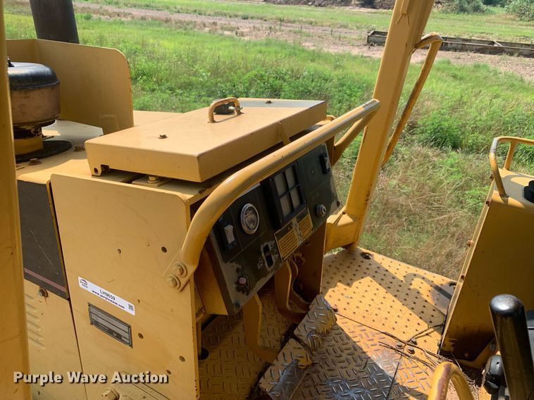 image for item LH9659 1994 Caterpillar D4C XL  dozer
