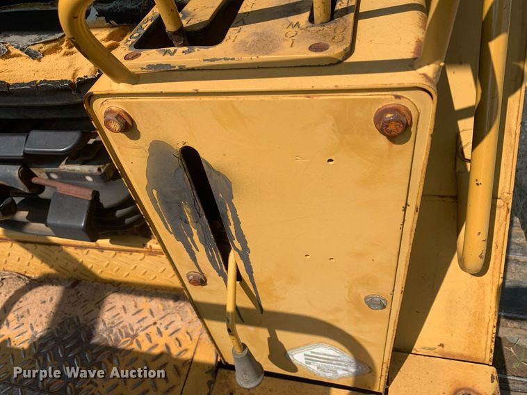 image for item LH9659 1994 Caterpillar D4C XL  dozer