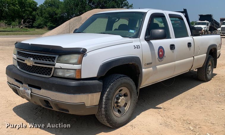 image for item LH9664 2005 Chevrolet Silverado 3500  Crew Cab pickup truck