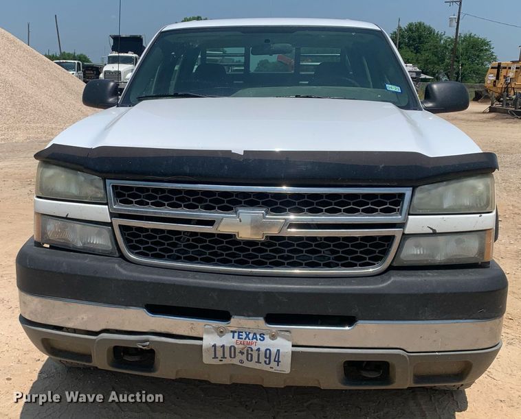image for item LH9664 2005 Chevrolet Silverado 3500  Crew Cab pickup truck
