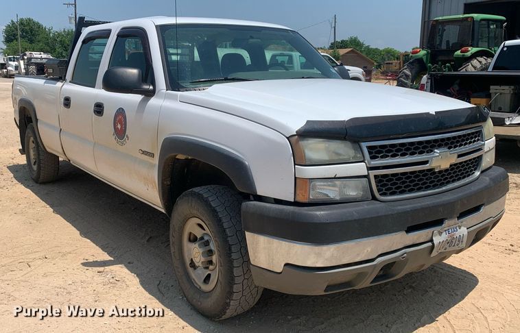 image for item LH9664 2005 Chevrolet Silverado 3500  Crew Cab pickup truck