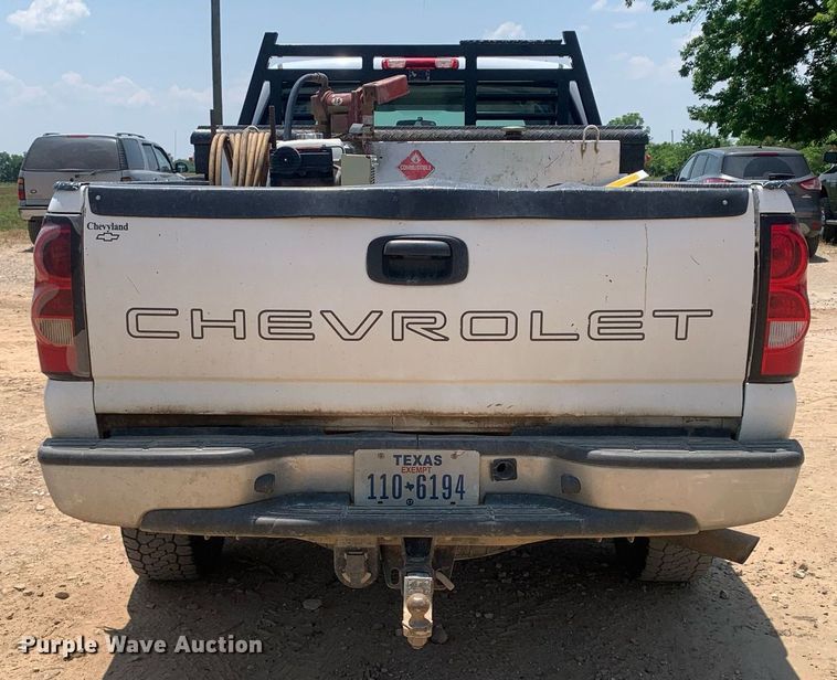 image for item LH9664 2005 Chevrolet Silverado 3500  Crew Cab pickup truck