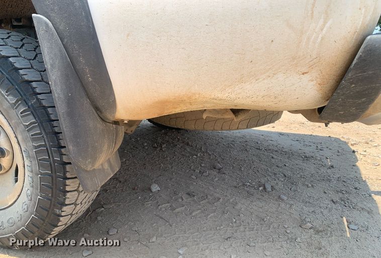 image for item LH9664 2005 Chevrolet Silverado 3500  Crew Cab pickup truck