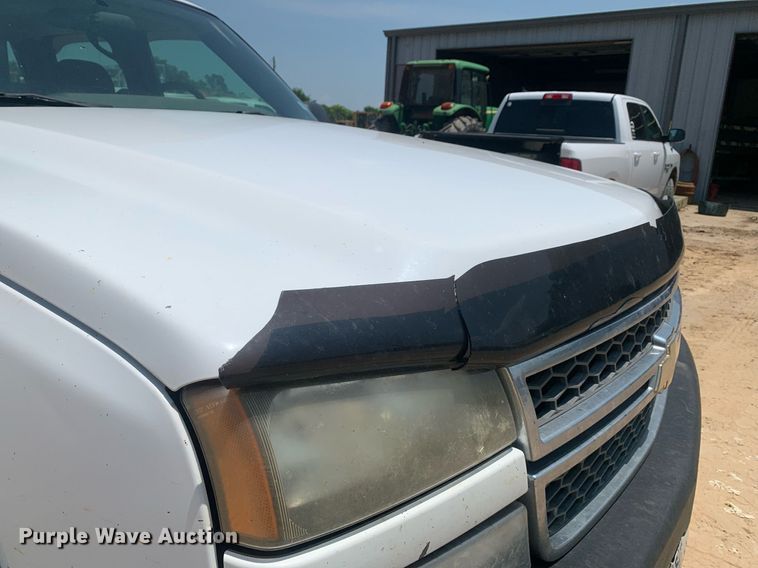 image for item LH9664 2005 Chevrolet Silverado 3500  Crew Cab pickup truck