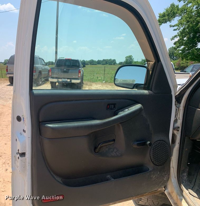 image for item LH9664 2005 Chevrolet Silverado 3500  Crew Cab pickup truck