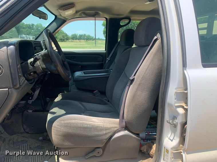 image for item LH9664 2005 Chevrolet Silverado 3500  Crew Cab pickup truck