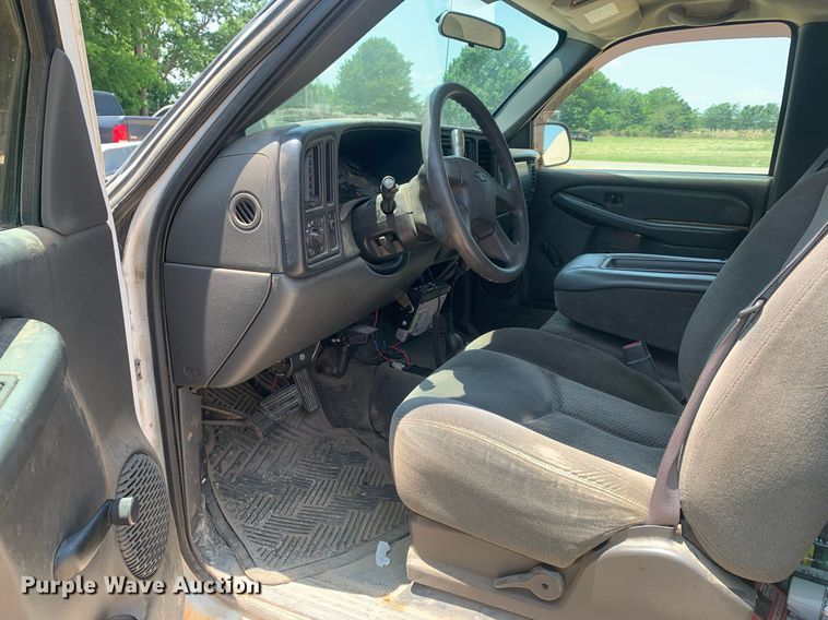 image for item LH9664 2005 Chevrolet Silverado 3500  Crew Cab pickup truck