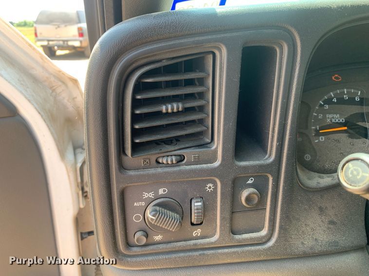 image for item LH9664 2005 Chevrolet Silverado 3500  Crew Cab pickup truck