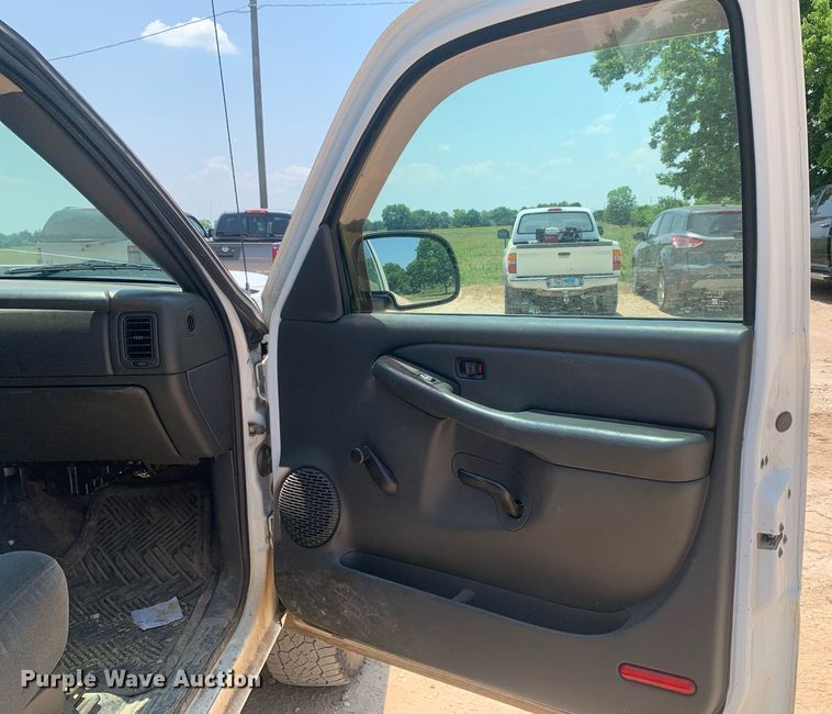 image for item LH9664 2005 Chevrolet Silverado 3500  Crew Cab pickup truck