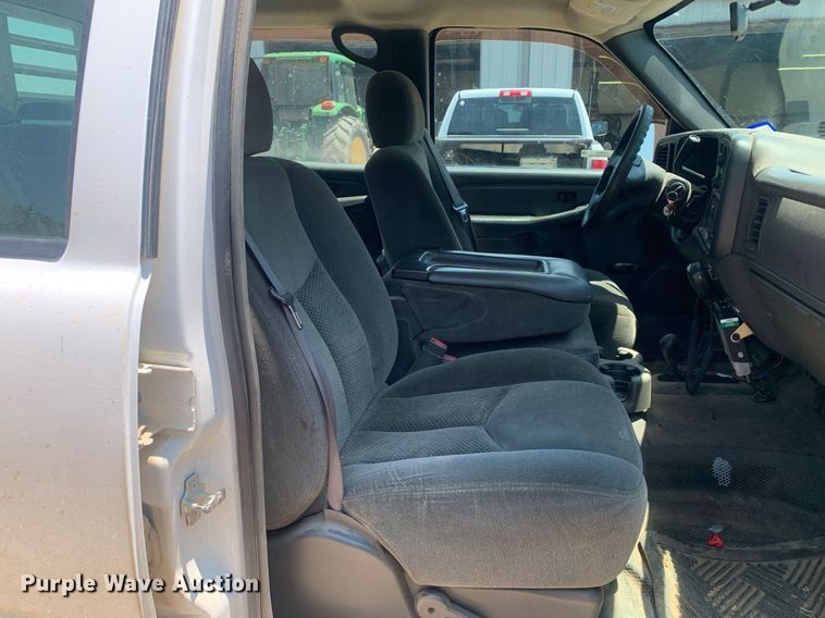 image for item LH9664 2005 Chevrolet Silverado 3500  Crew Cab pickup truck