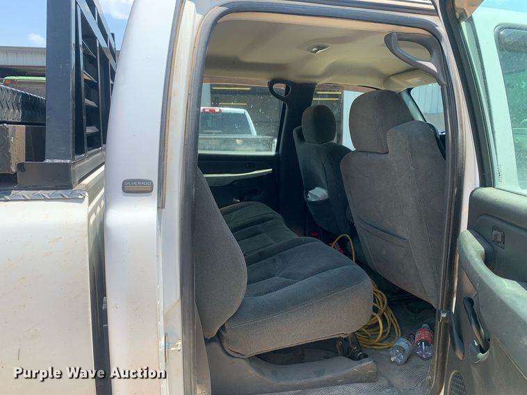 image for item LH9664 2005 Chevrolet Silverado 3500  Crew Cab pickup truck