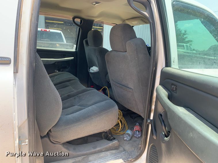 image for item LH9664 2005 Chevrolet Silverado 3500  Crew Cab pickup truck