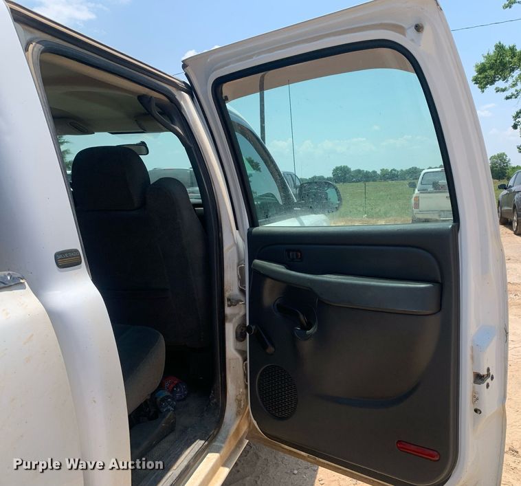 image for item LH9664 2005 Chevrolet Silverado 3500  Crew Cab pickup truck