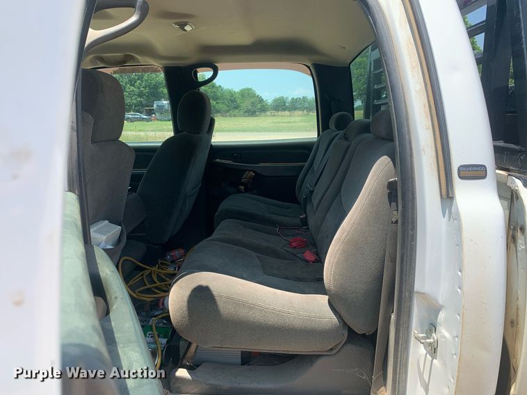 image for item LH9664 2005 Chevrolet Silverado 3500  Crew Cab pickup truck