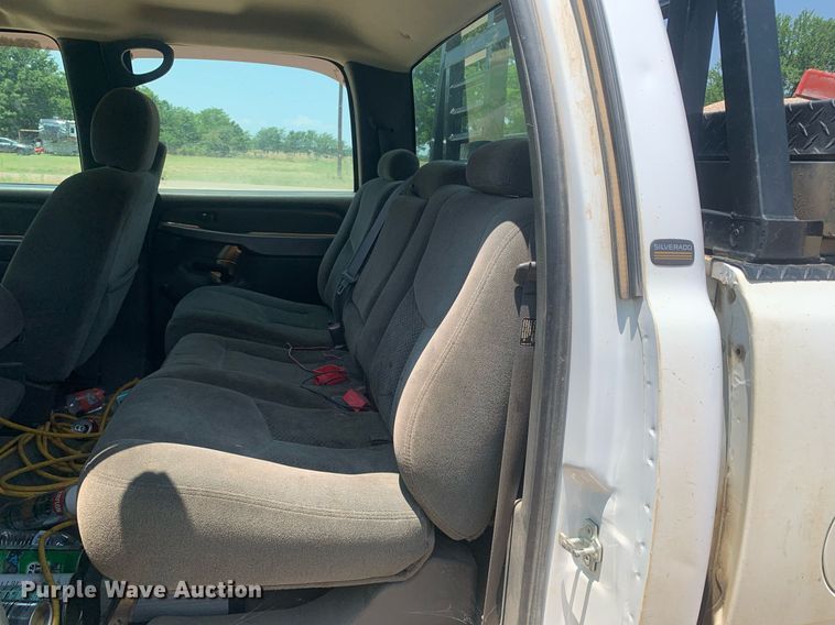 image for item LH9664 2005 Chevrolet Silverado 3500  Crew Cab pickup truck