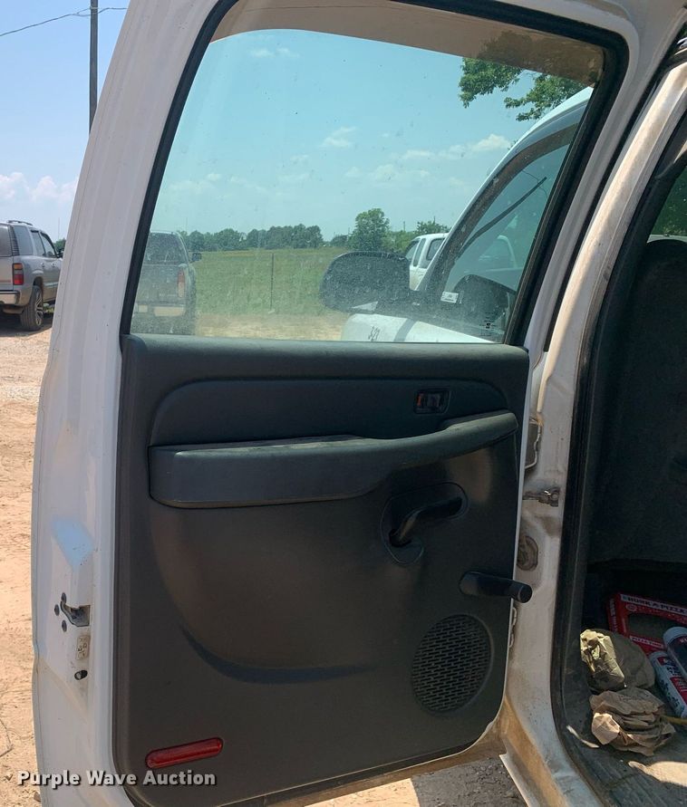 image for item LH9664 2005 Chevrolet Silverado 3500  Crew Cab pickup truck