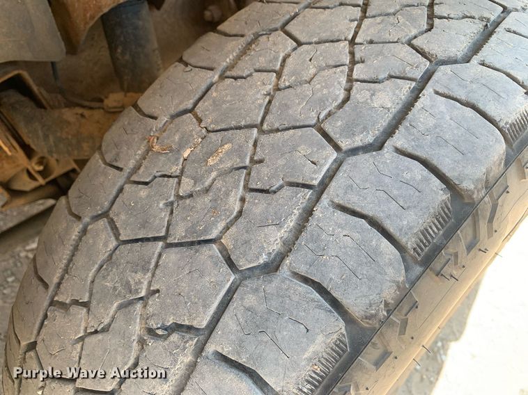 image for item LH9664 2005 Chevrolet Silverado 3500  Crew Cab pickup truck