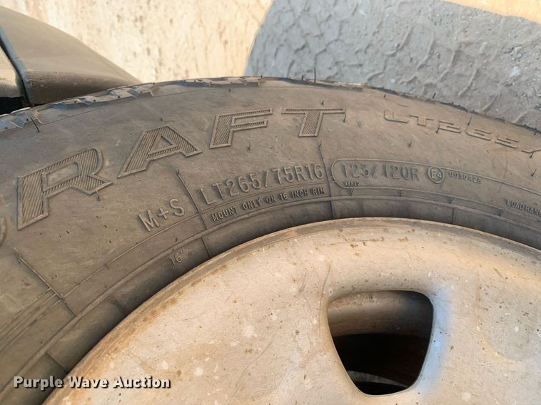 image for item LH9664 2005 Chevrolet Silverado 3500  Crew Cab pickup truck