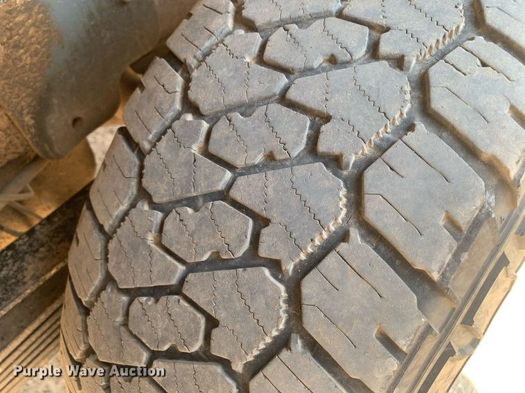 image for item LH9664 2005 Chevrolet Silverado 3500  Crew Cab pickup truck