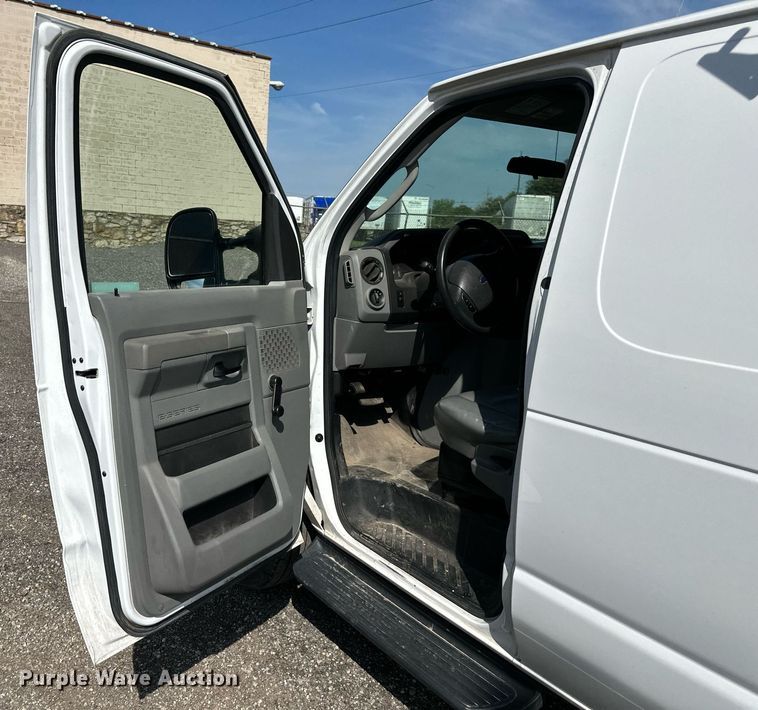image for item LN9234 2013 Ford E250  van