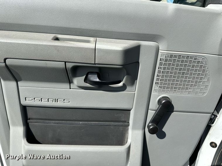 image for item LN9234 2013 Ford E250  van