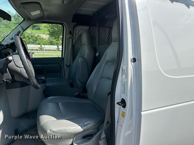 image for item LN9234 2013 Ford E250  van
