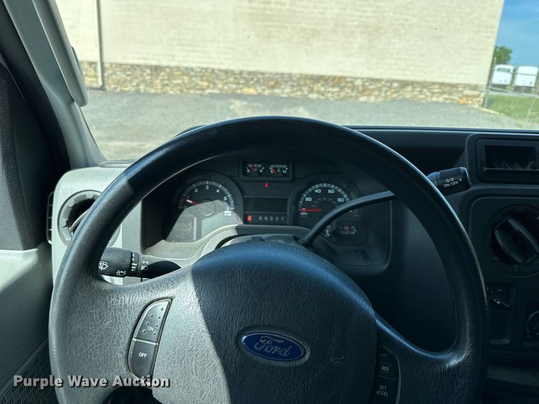 image for item LN9234 2013 Ford E250  van