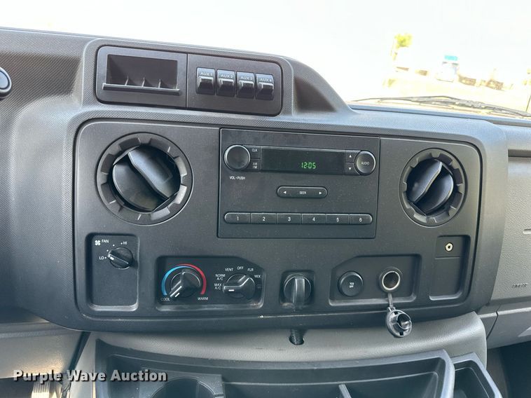 image for item LN9234 2013 Ford E250  van