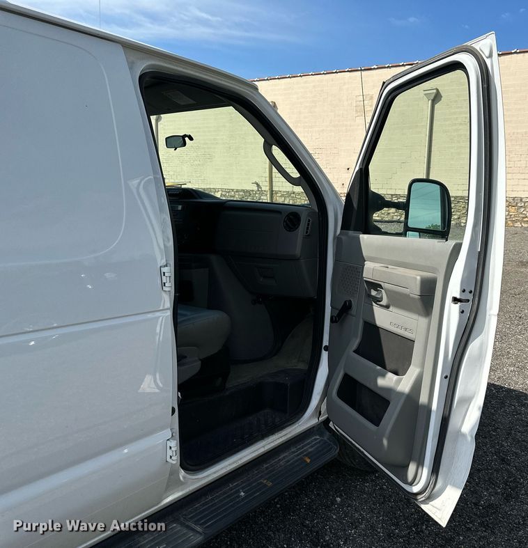 image for item LN9234 2013 Ford E250  van