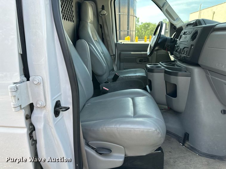 image for item LN9234 2013 Ford E250  van