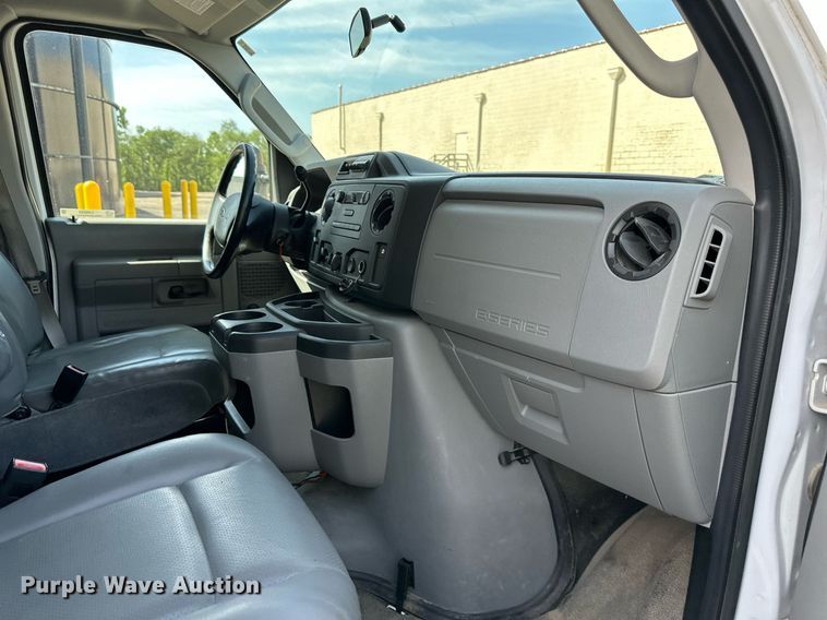 image for item LN9234 2013 Ford E250  van