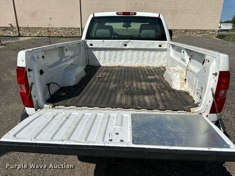 image for item LN9236 2009 Chevrolet Silverado 2500HD  Ext. Cab pickup truck
