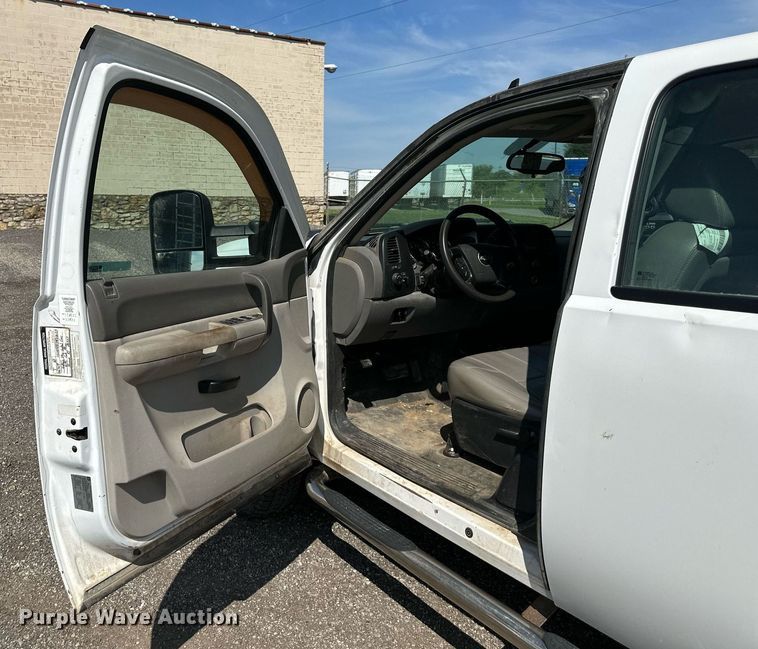 image for item LN9236 2009 Chevrolet Silverado 2500HD  Ext. Cab pickup truck